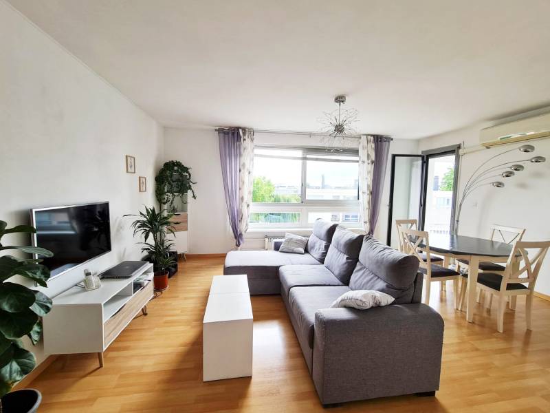 A vendre en exclusivité appartement F4/T4 3 chambres avec cave et balcon a proximité de la patinoire Rouen droite à Rouen 76100