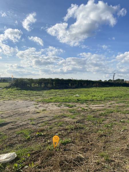 A vendre terrain à bâtir libre de constructeur proche commerces écoles et A150 A151 à 20 min de Rouen à Duclair 76480